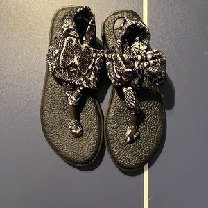 Sanuk Black and White Women's Sandals